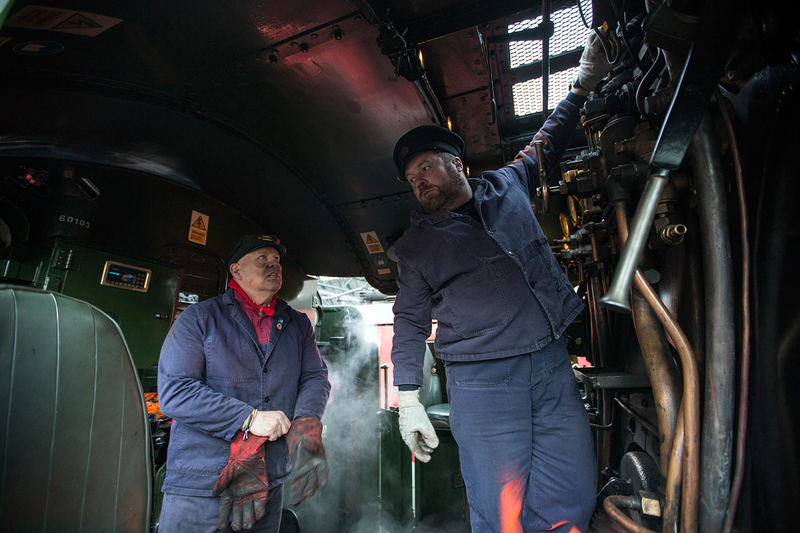 Crew members work in the engine room as the Flying Scotsman leaves Kings Cross Station on February 25, 2016. (Photo by Dan Kitwood/Getty Images)